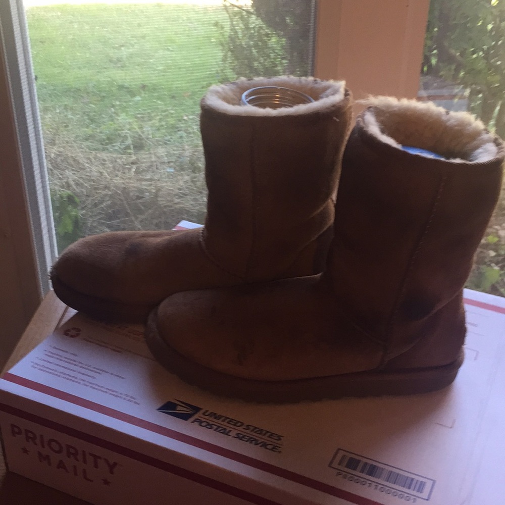 UGGS